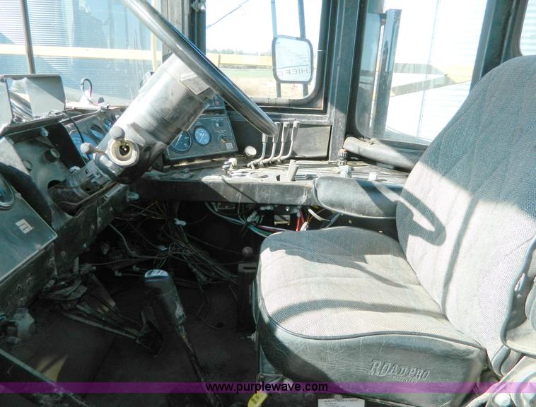 image for item D8613 1991 Ag-Chem TerraGator 1664T self propelled sprayer