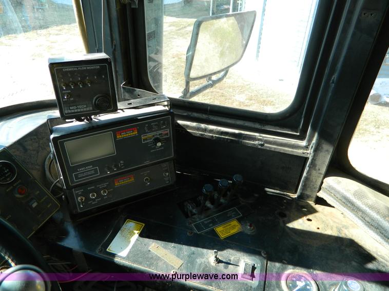 image for item D8614 1990 Ag-Chem TerraGator 1603T self propelled spreader