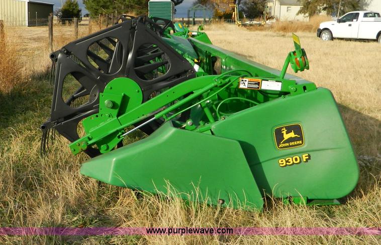 image for item D8625 2000 John Deere 930F 30' flex head