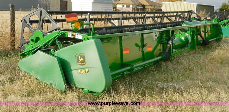 image for item D8625 2000 John Deere 930F 30' flex head