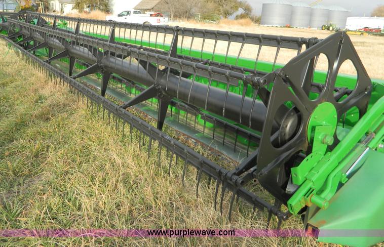 image for item D8625 2000 John Deere 930F 30' flex head