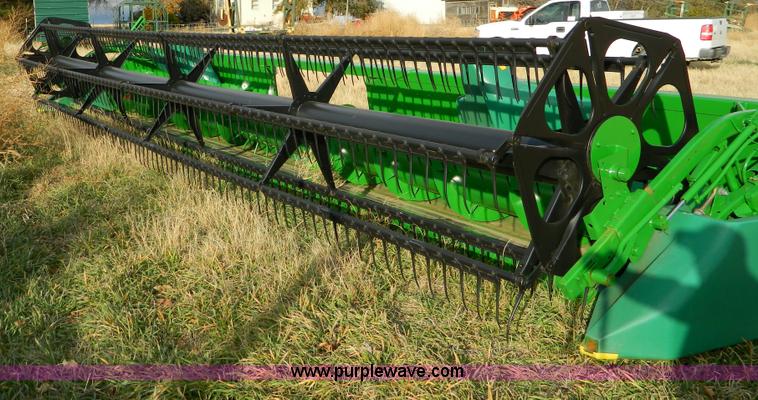 image for item D8626 1996 John Deere 930F 30' flex header