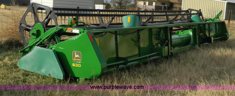 image for item D8626 1996 John Deere 930F 30' flex header