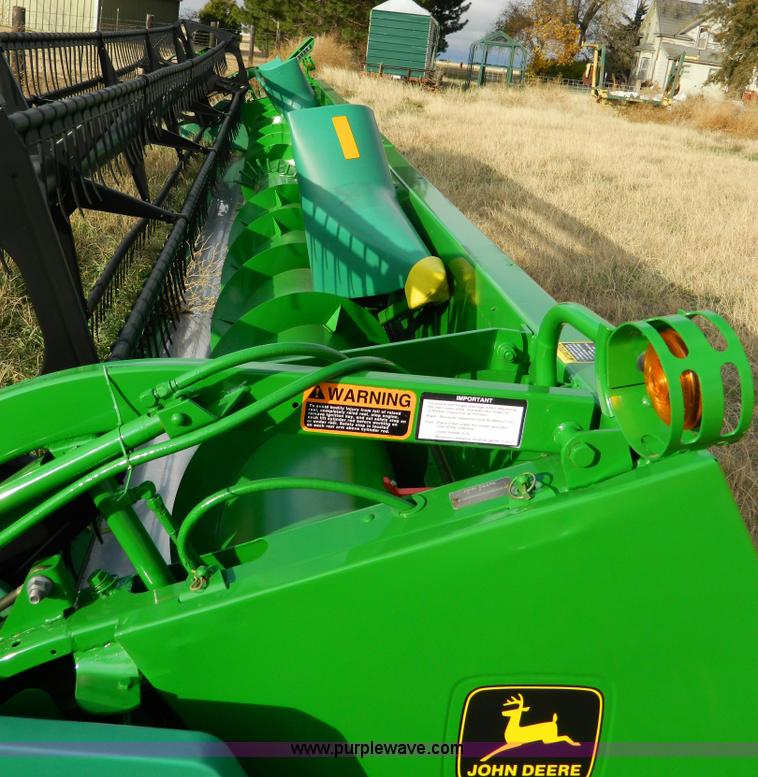 image for item D8626 1996 John Deere 930F 30' flex header