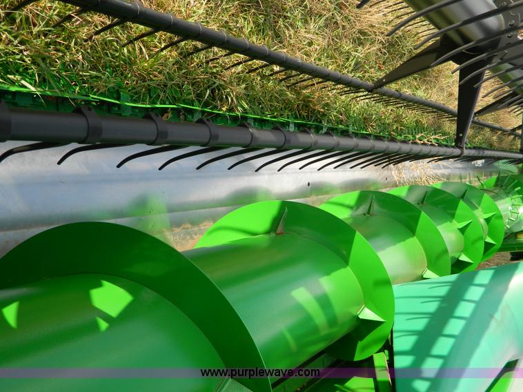 image for item D8626 1996 John Deere 930F 30' flex header