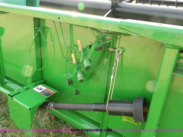 image for item D8626 1996 John Deere 930F 30' flex header