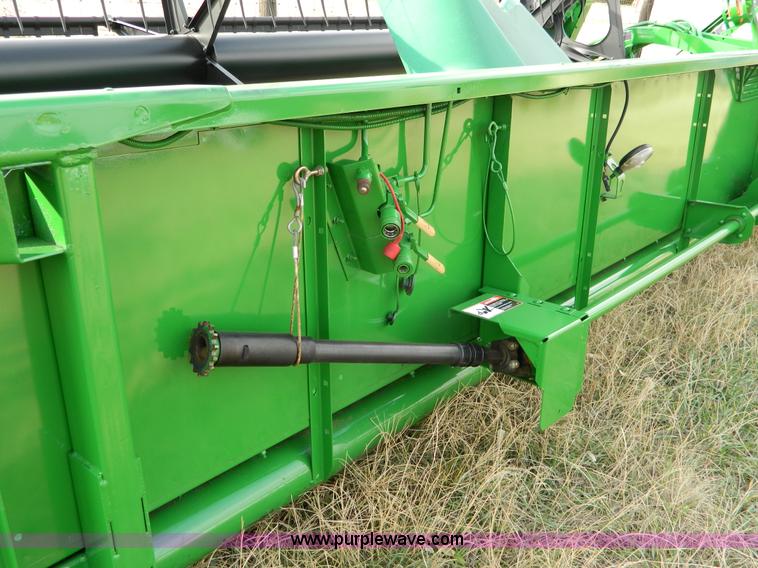 image for item D8626 1996 John Deere 930F 30' flex header