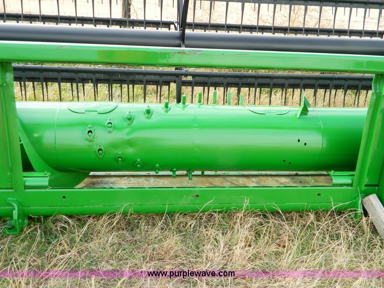 image for item D8626 1996 John Deere 930F 30' flex header