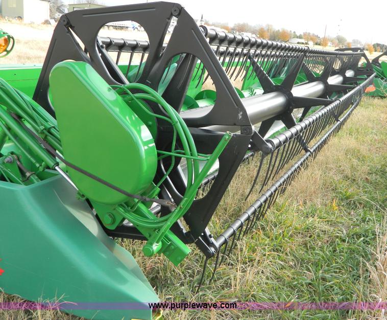 image for item D8626 1996 John Deere 930F 30' flex header