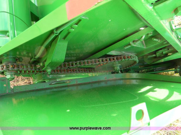image for item D8626 1996 John Deere 930F 30' flex header