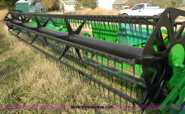 image for item D8626 1996 John Deere 930F 30' flex header