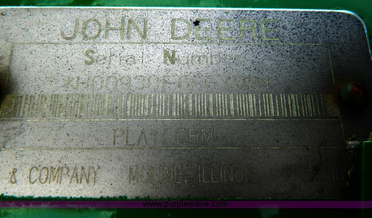 image for item D8626 1996 John Deere 930F 30' flex header