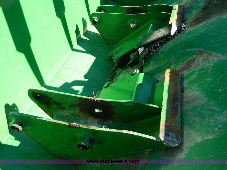 image for item D8629 2006 John Deere 5525 MFWD tractor