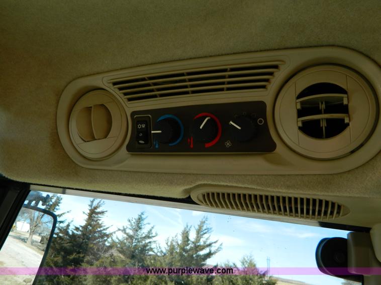 image for item D8629 2006 John Deere 5525 MFWD tractor