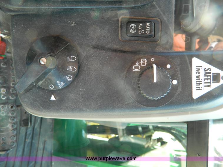 image for item D8629 2006 John Deere 5525 MFWD tractor