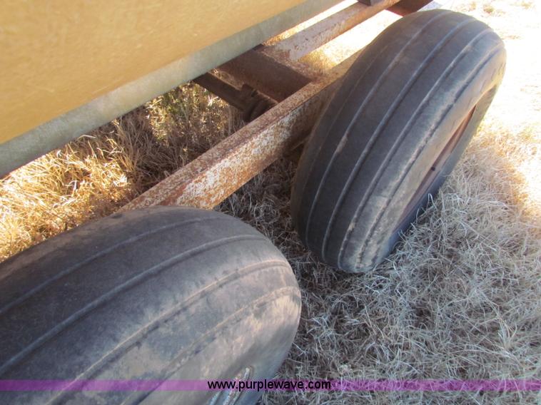 image for item D9201 Glass King 1,000 gallon fiberglass nurse trailer