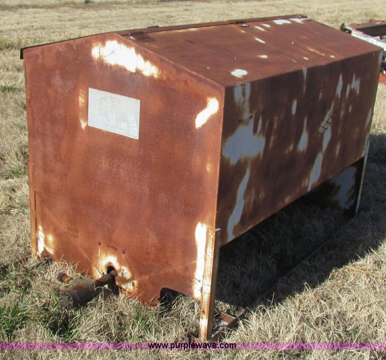 Bar 6 cake feeder in Cunningham, KS Item D9207 sold Purple Wave