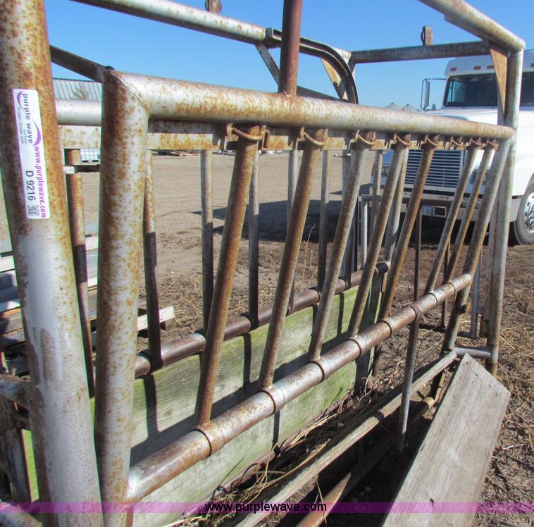 image for item D9216 Cattle squeeze chute