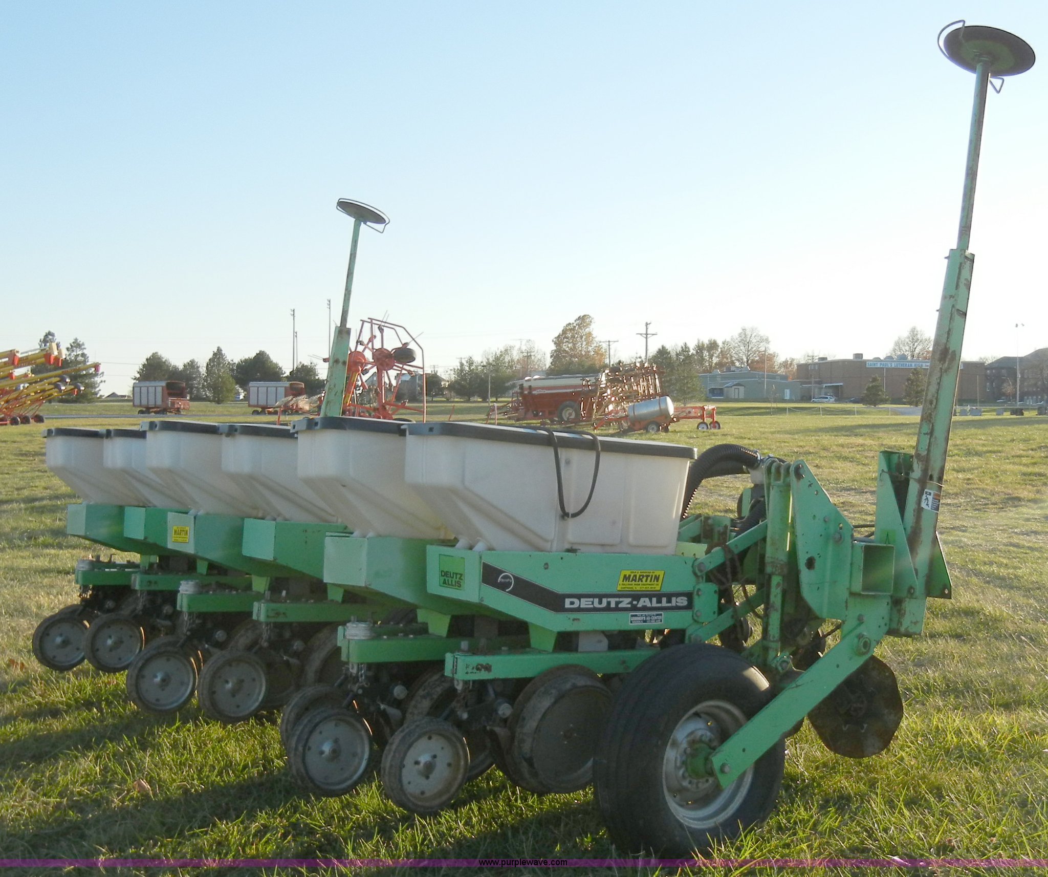 Deutz Allis 385 Air Quadra notill planter in Concordia, MO Item