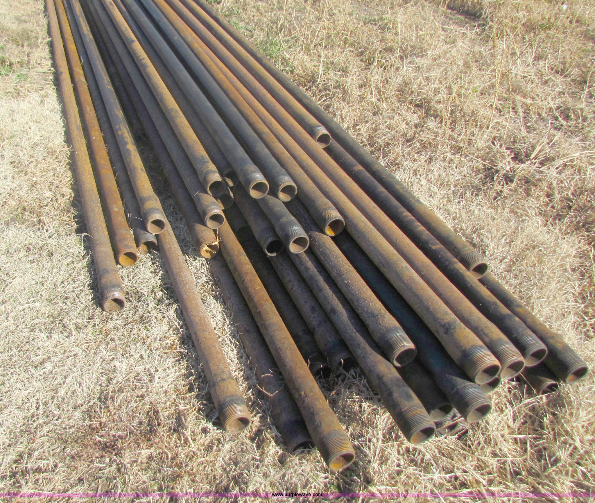 2,300' of oil field pipe in Oxford, KS Item D9215 sold Purple Wave