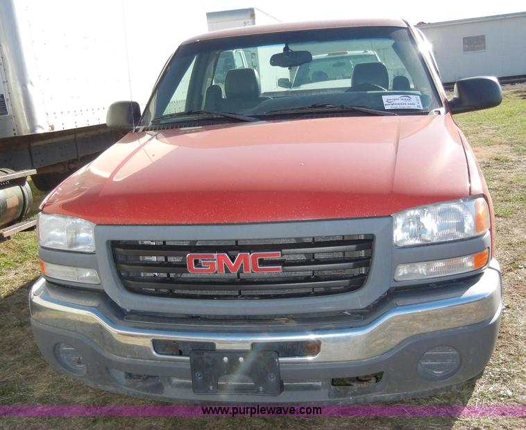 image for item A3317 2006 GMC Sierra 1500 pickup truck