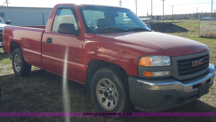 image for item A3317 2006 GMC Sierra 1500 pickup truck
