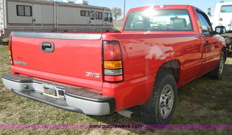 image for item A3317 2006 GMC Sierra 1500 pickup truck