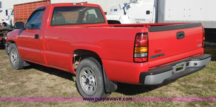 image for item A3317 2006 GMC Sierra 1500 pickup truck