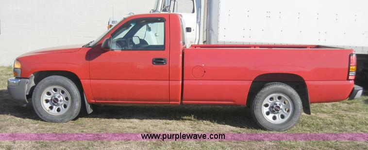 image for item A3317 2006 GMC Sierra 1500 pickup truck