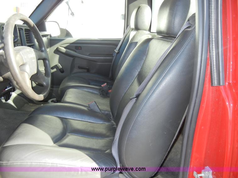 image for item A3317 2006 GMC Sierra 1500 pickup truck