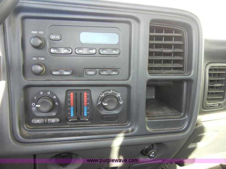 image for item A3317 2006 GMC Sierra 1500 pickup truck