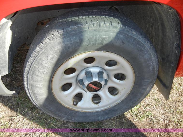 image for item A3317 2006 GMC Sierra 1500 pickup truck