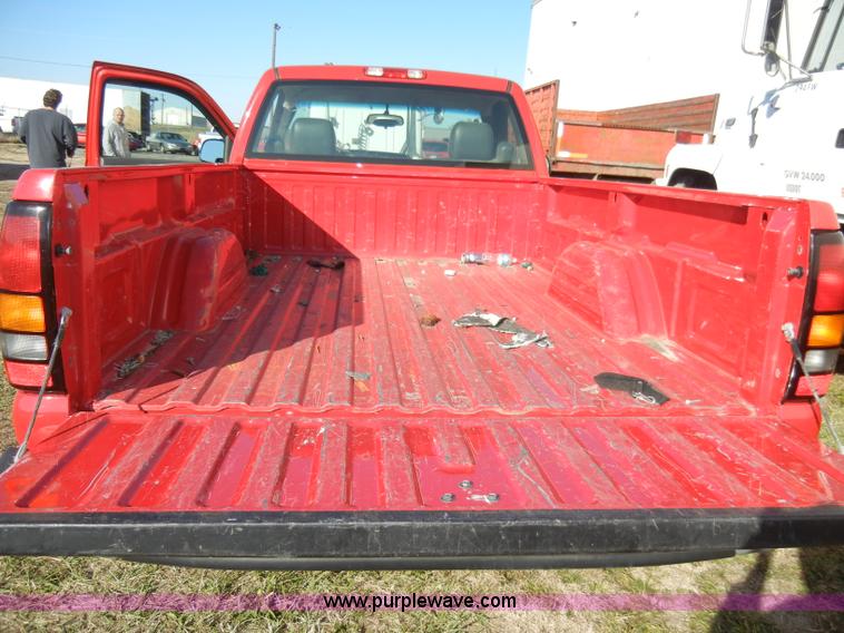 image for item A3317 2006 GMC Sierra 1500 pickup truck