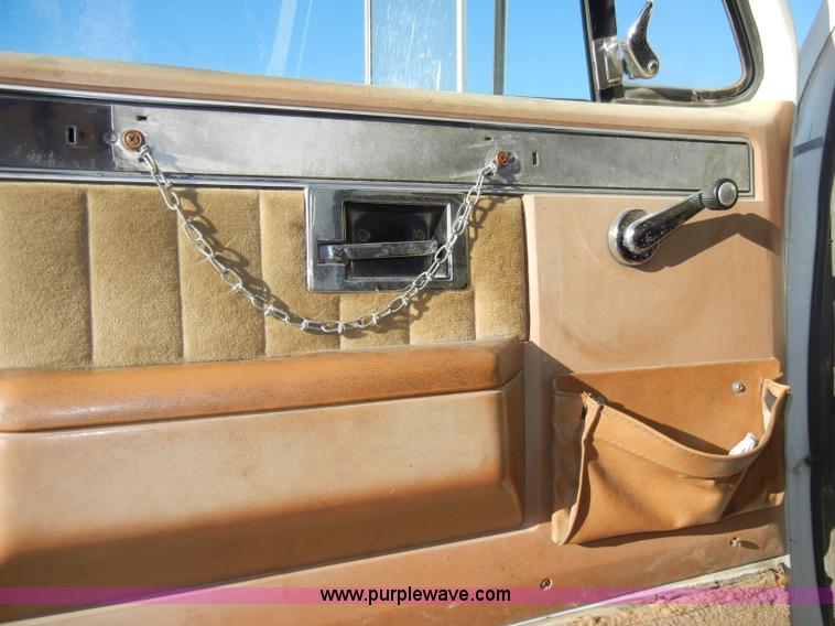 image for item A3320 1988 Chevrolet C60 grain truck