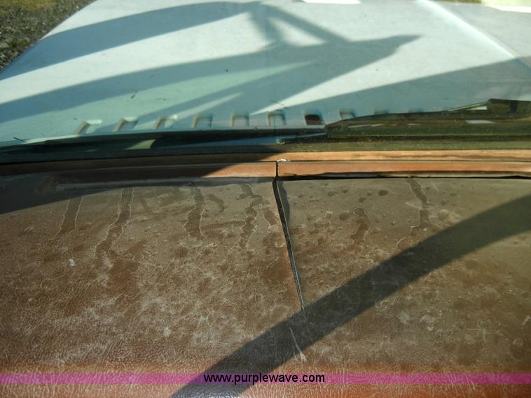 image for item A3320 1988 Chevrolet C60 grain truck