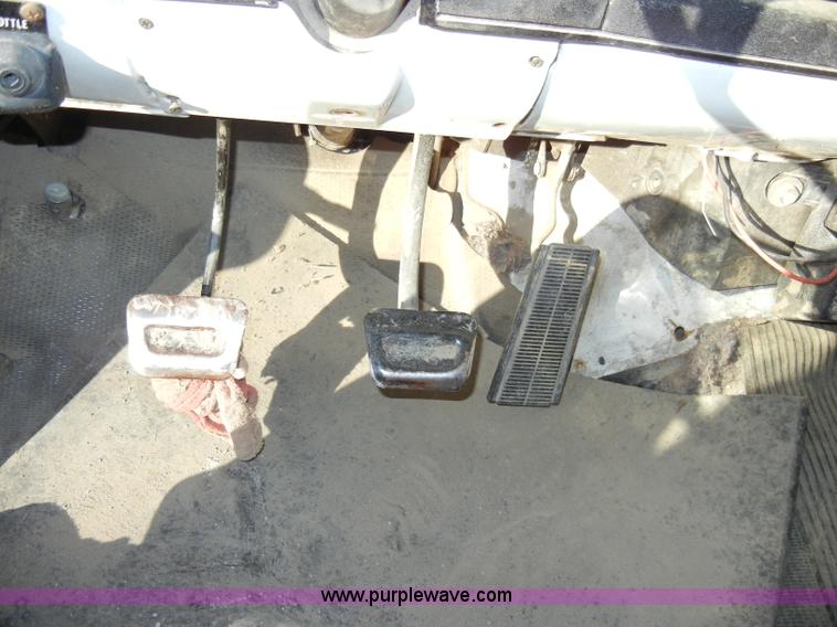 image for item A3320 1988 Chevrolet C60 grain truck