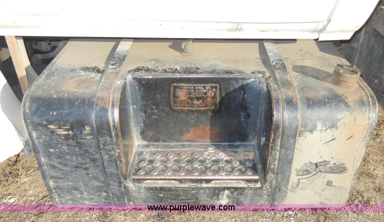 image for item A3320 1988 Chevrolet C60 grain truck