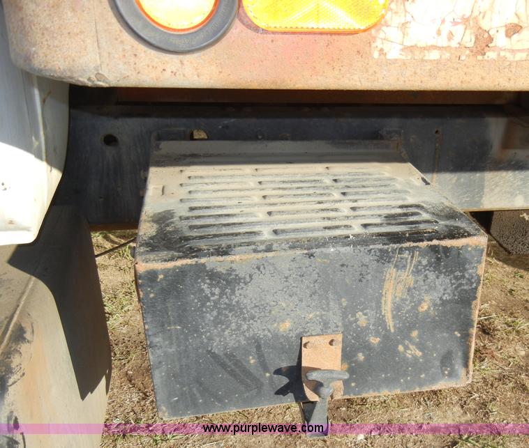 image for item A3320 1988 Chevrolet C60 grain truck