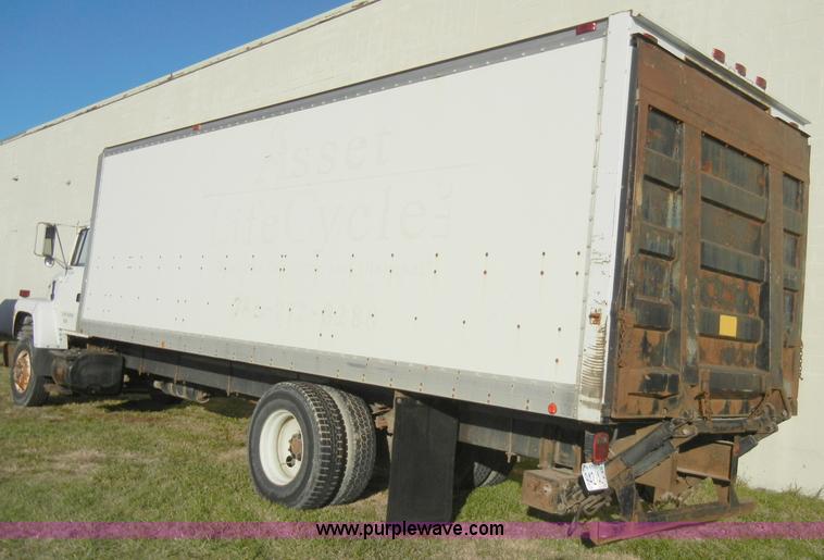 image for item A3321 1994 Ford LN7000 box truck