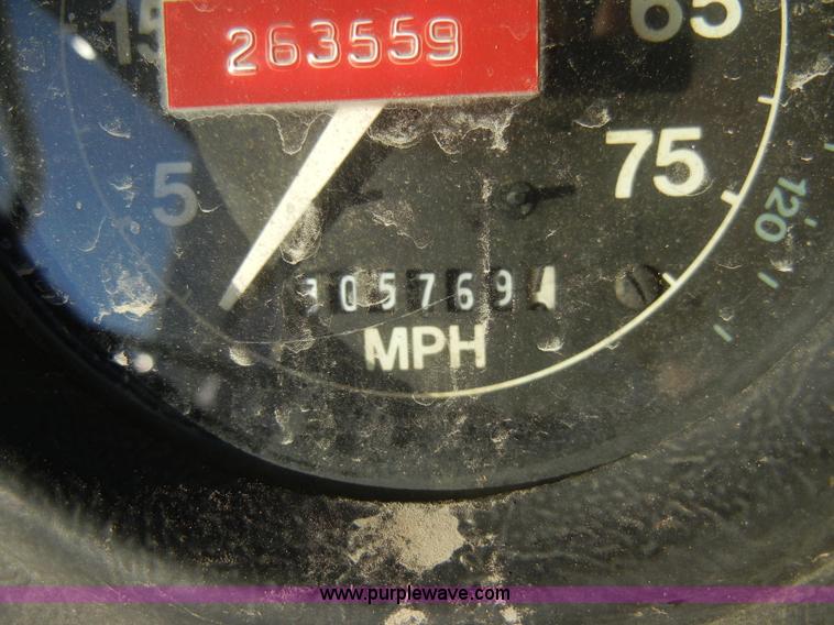 image for item A3321 1994 Ford LN7000 box truck