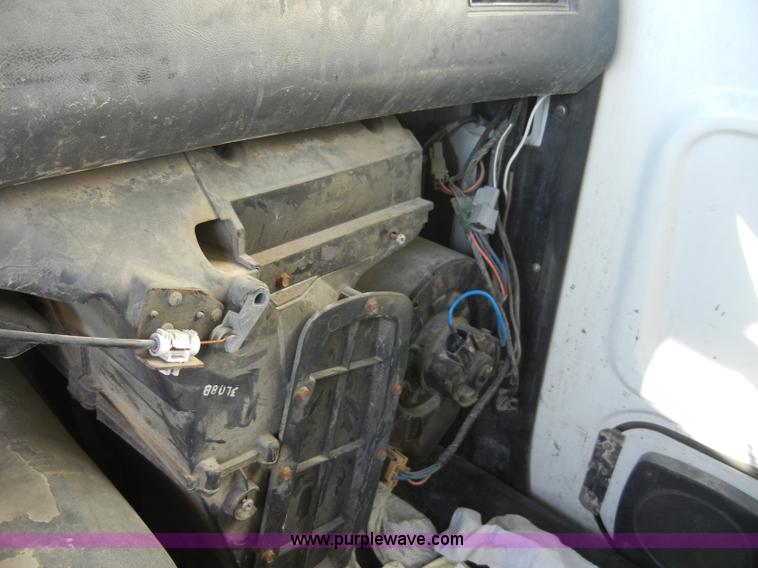 image for item A3321 1994 Ford LN7000 box truck