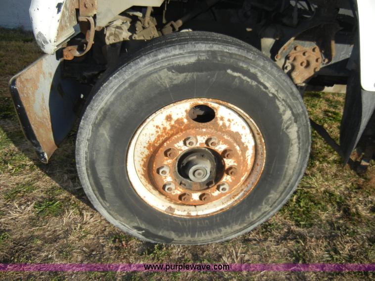 image for item A3321 1994 Ford LN7000 box truck