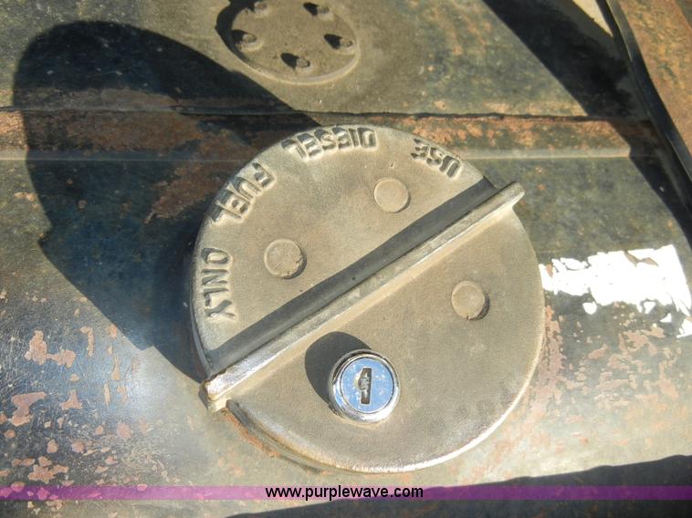 image for item A3321 1994 Ford LN7000 box truck