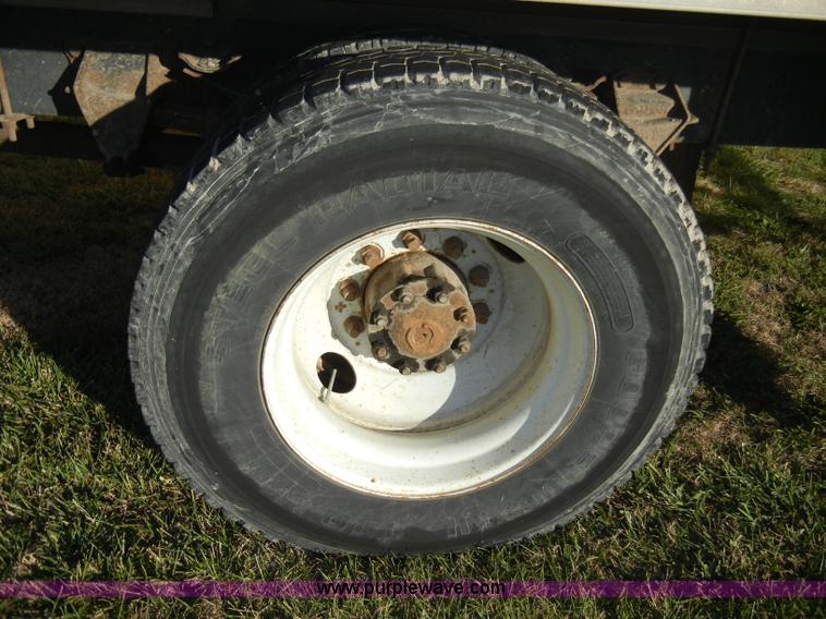 image for item A3321 1994 Ford LN7000 box truck