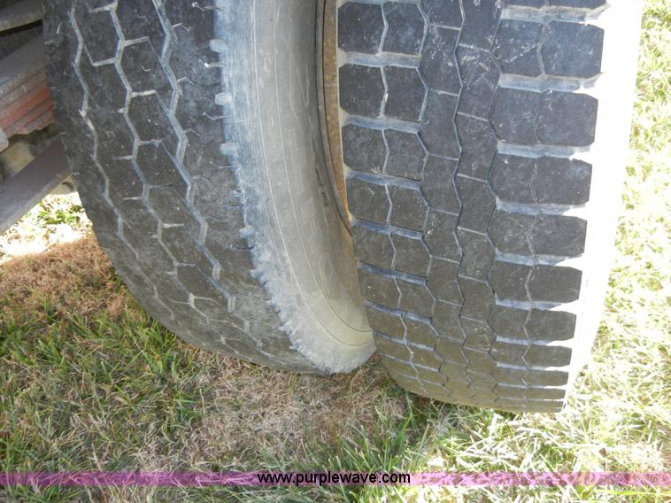 image for item A3321 1994 Ford LN7000 box truck