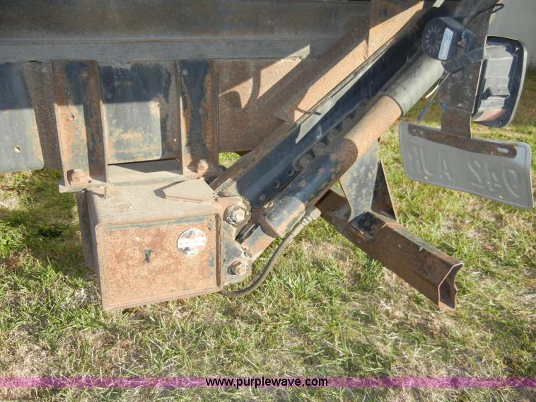 image for item A3321 1994 Ford LN7000 box truck