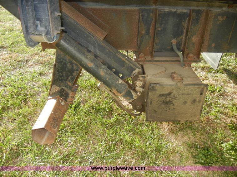 image for item A3321 1994 Ford LN7000 box truck