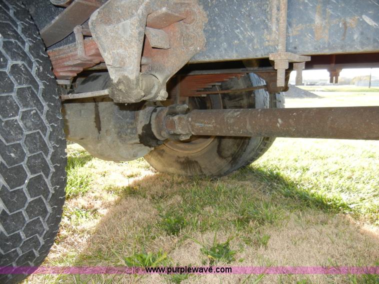 image for item A3321 1994 Ford LN7000 box truck