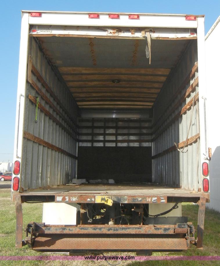 image for item A3322 1999 Mitsubishi FM617 box truck