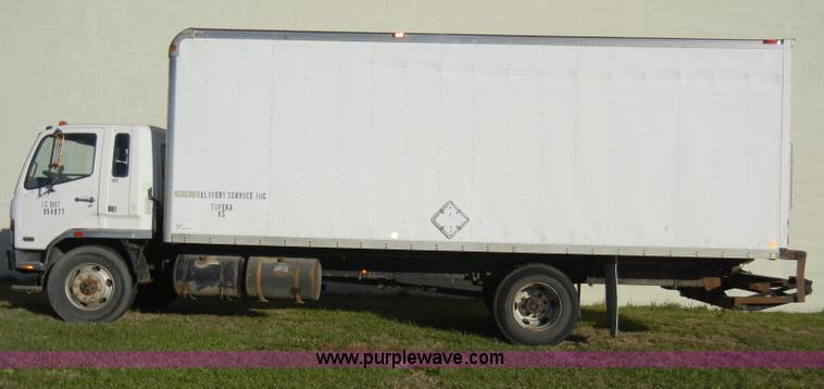 image for item A3322 1999 Mitsubishi FM617 box truck